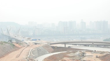 國窖長江大橋及東岸互通式立交橋工程建設進展順利